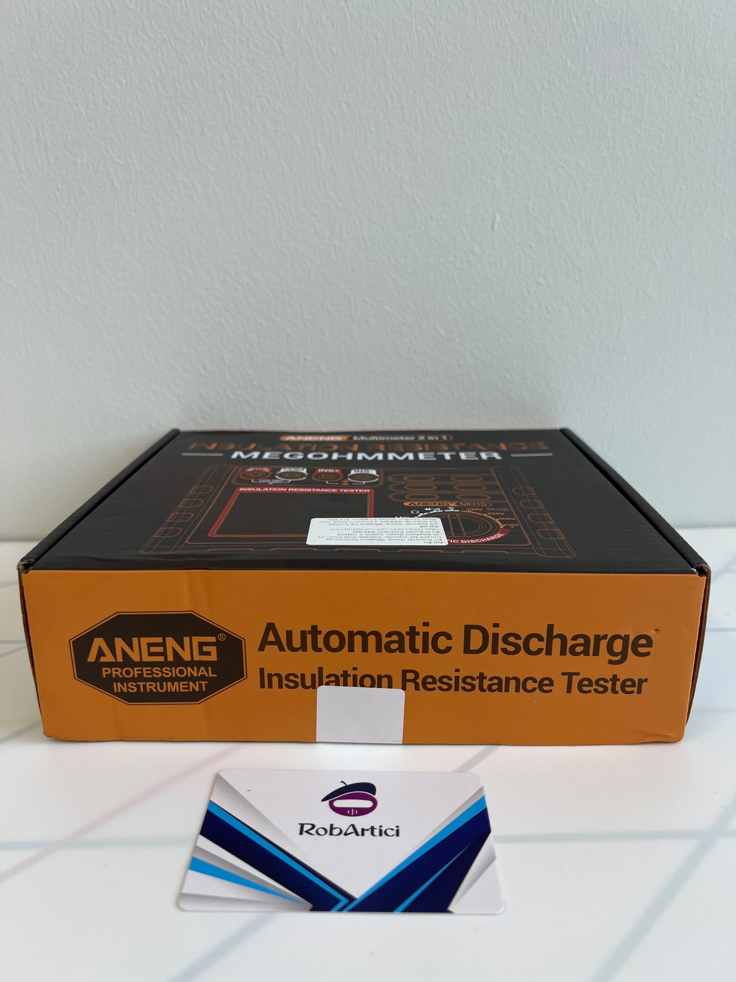 Side view of ANENG MH15 insulation tester product box highlighting automatic discharge feature. 