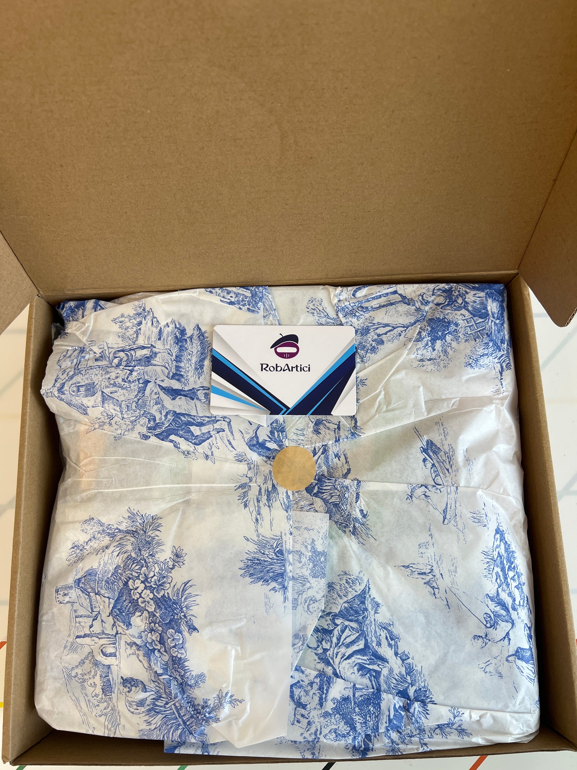 Clothing and textile tagging gun kit packaging box.