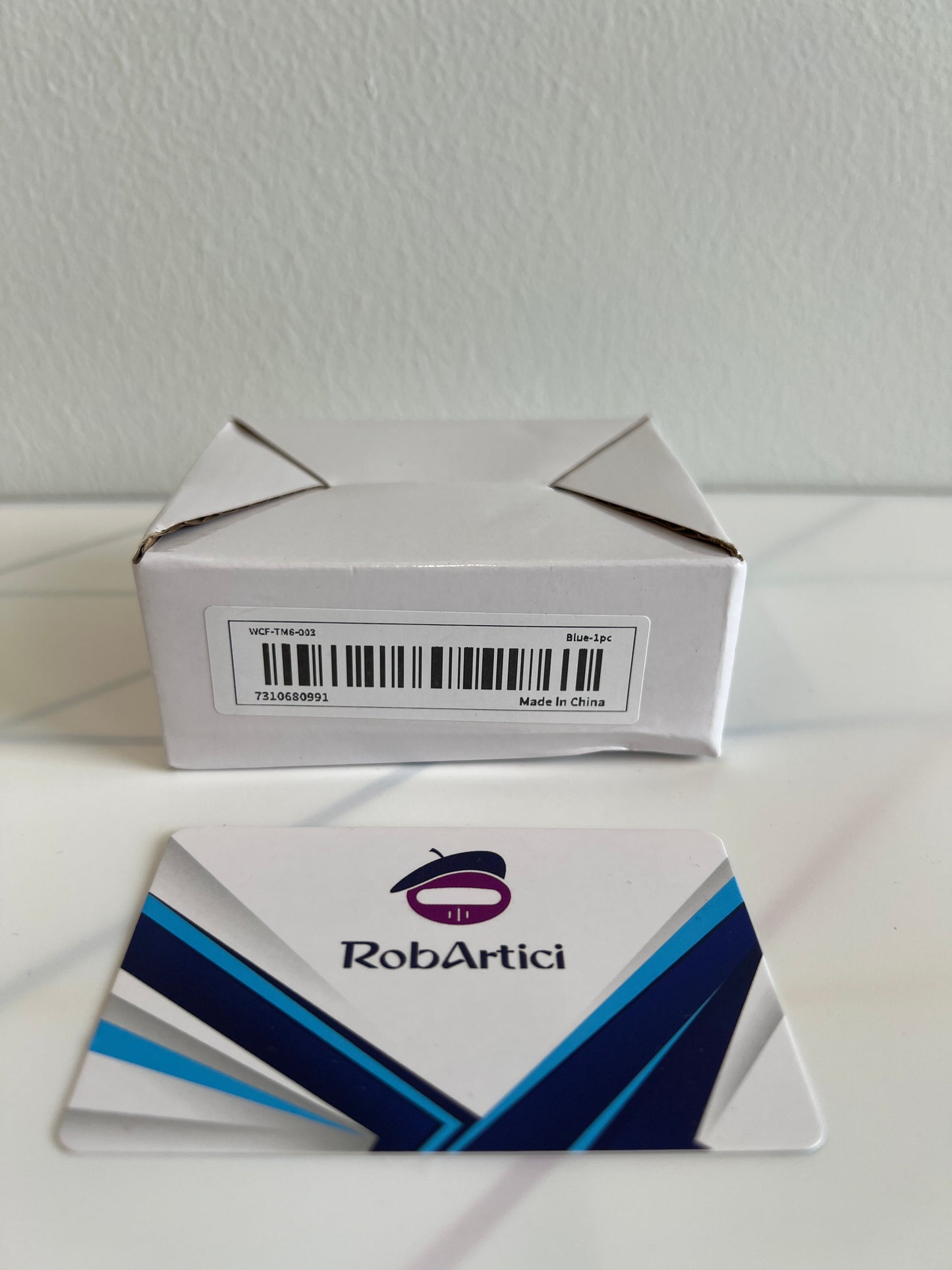 MAK01 battery adapter retail packaging.