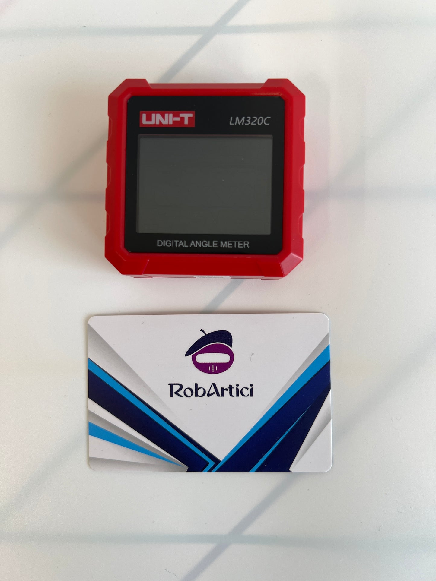 UNI-T LM320C digital angle meter view of display monitor.