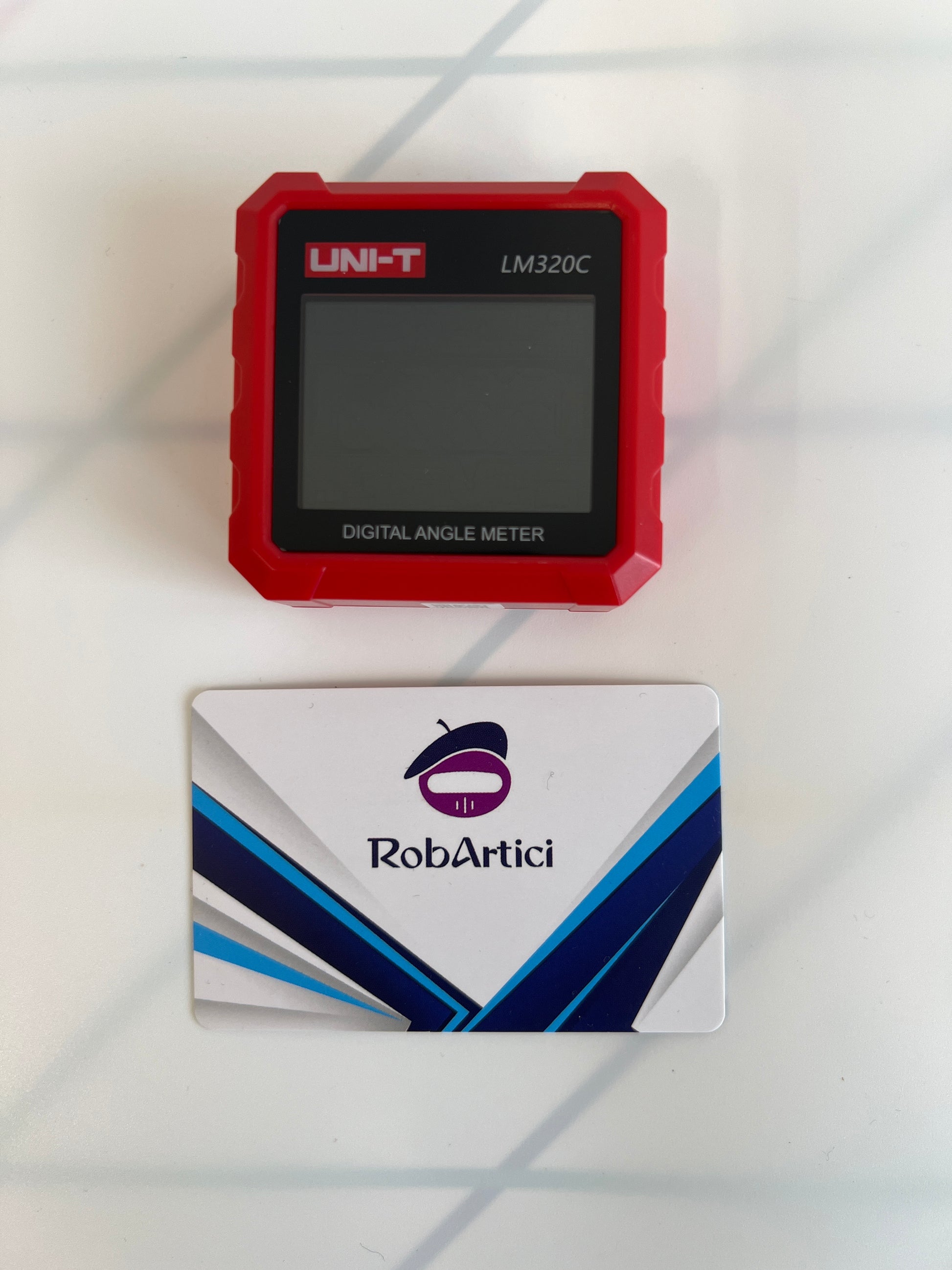 UNI-T LM320C digital angle meter view of display monitor.