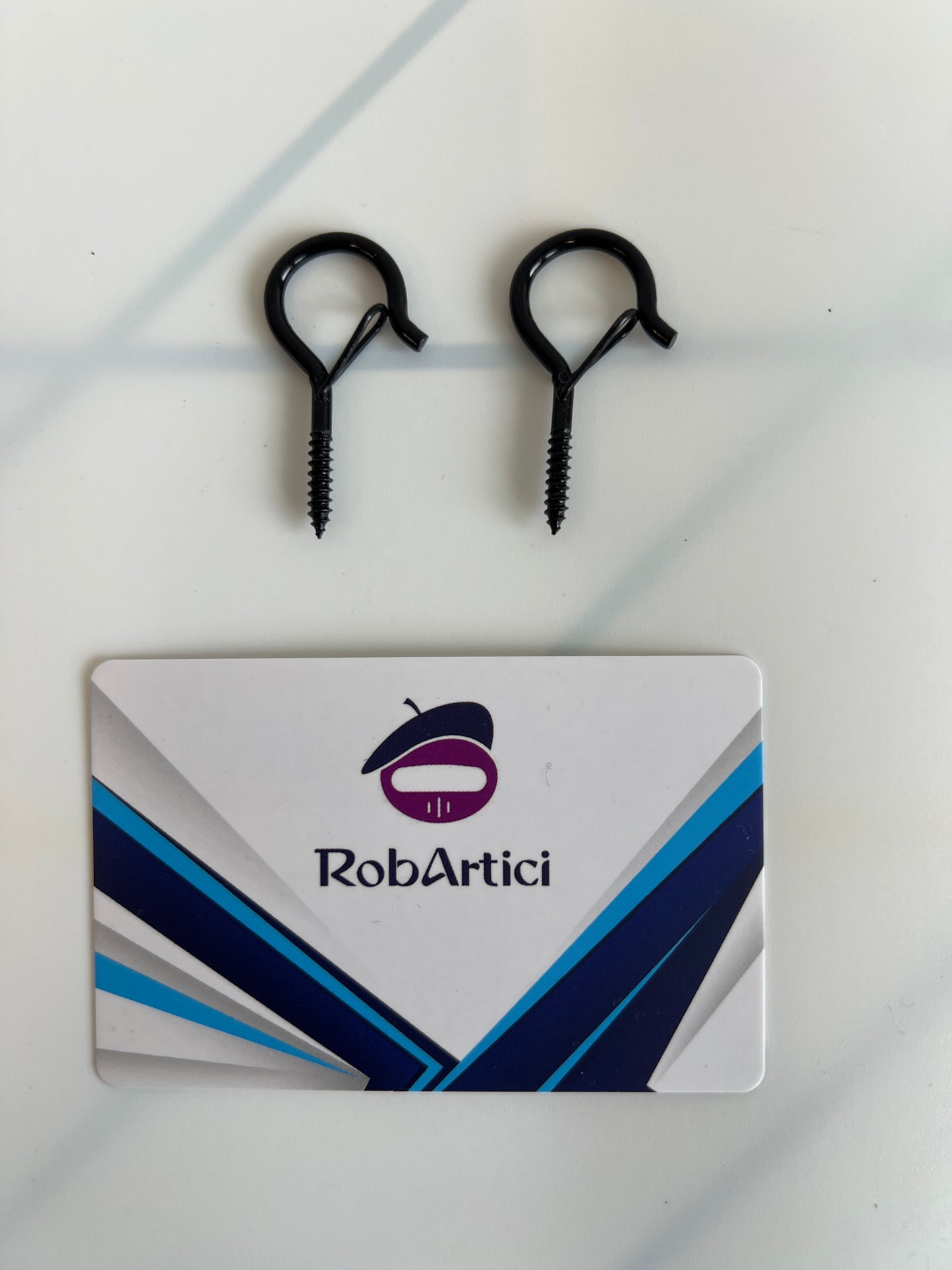 120pcs Q hanger hooks with security buckle close up view.