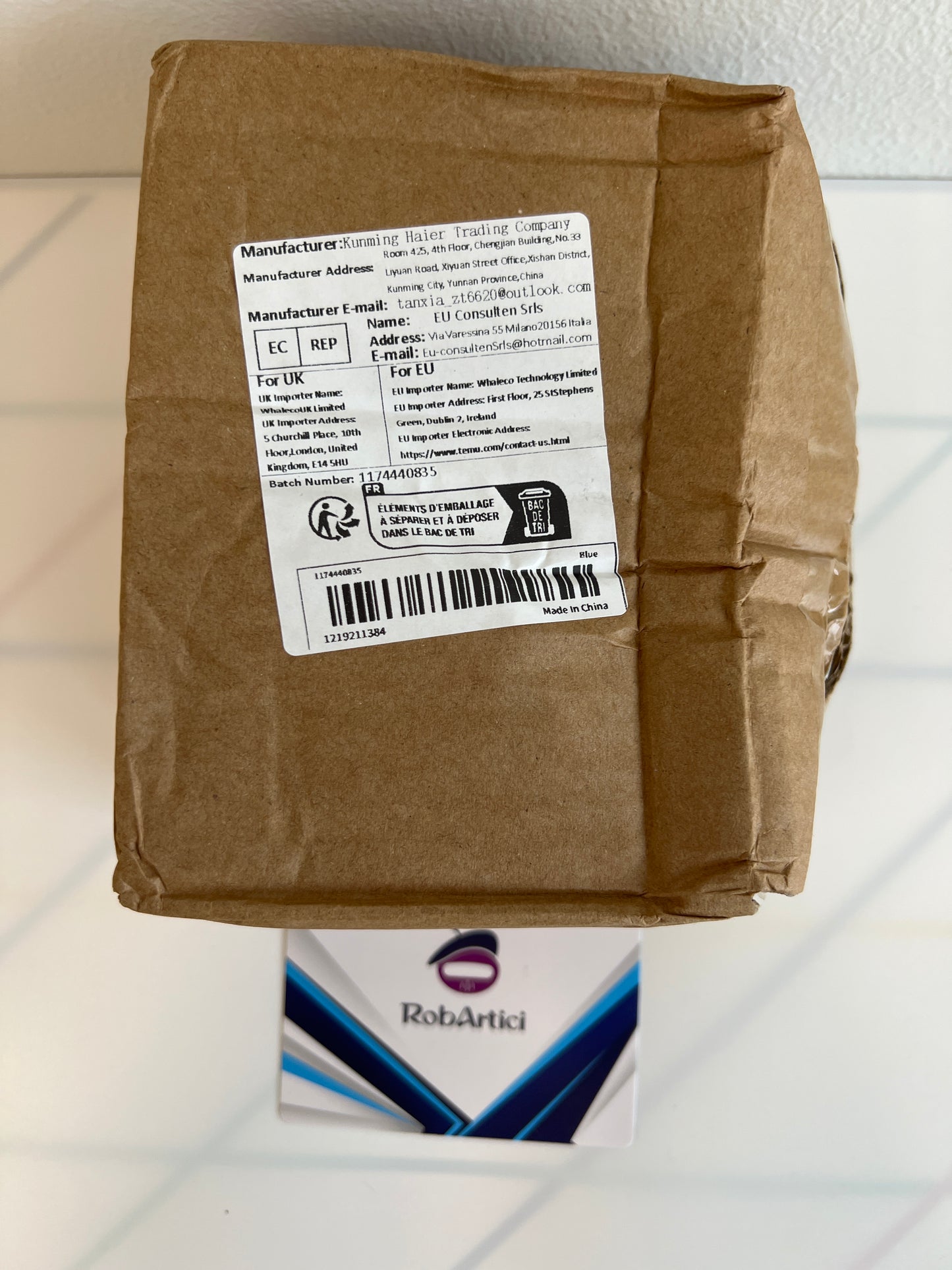 5pcs Makita battery wall mount retail packaging.